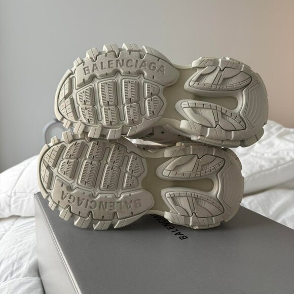 Balenciaga Track Sneaker - Picture 5 of 8